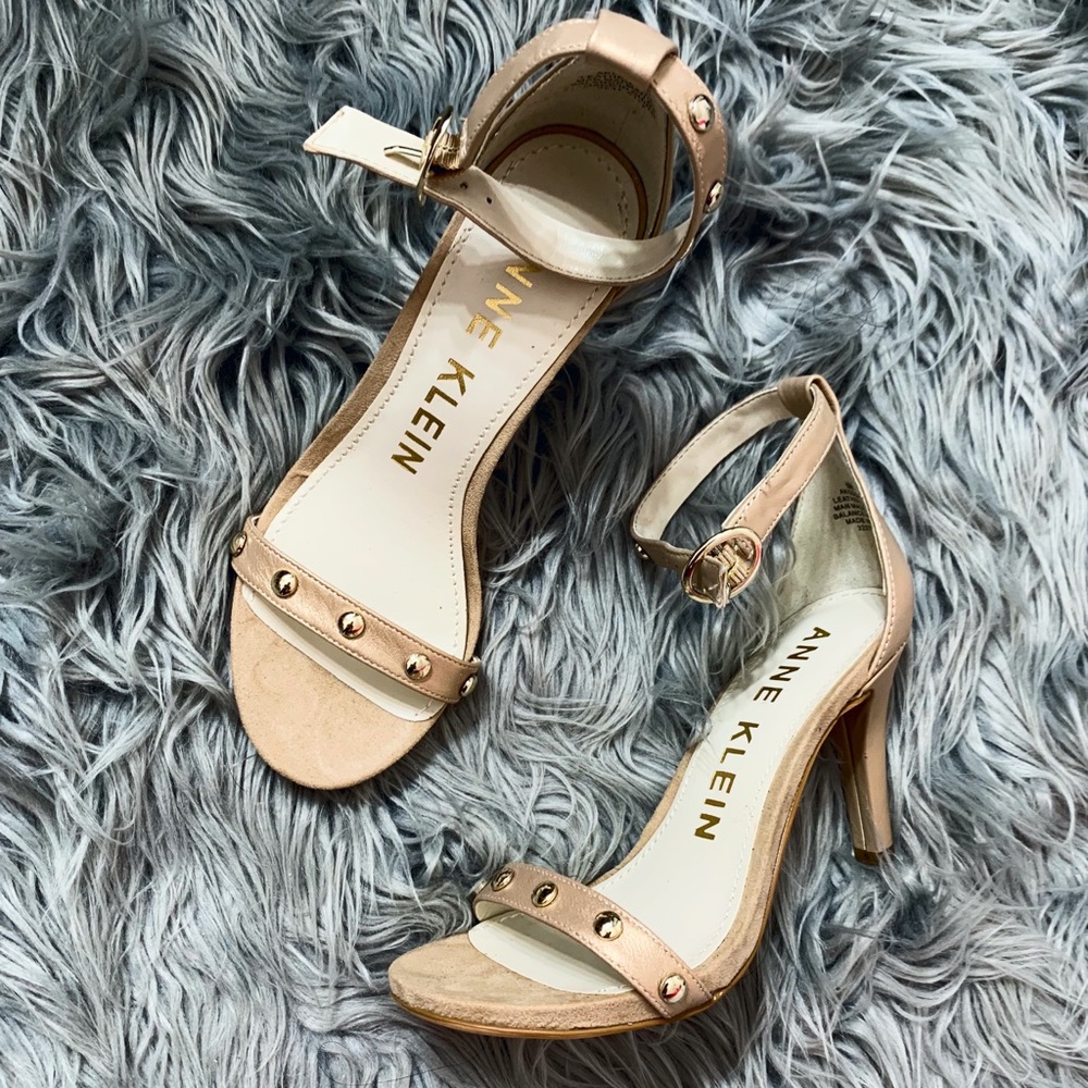 ANNE KLEIN STUDDED NUDE STRAPPY HEEELS